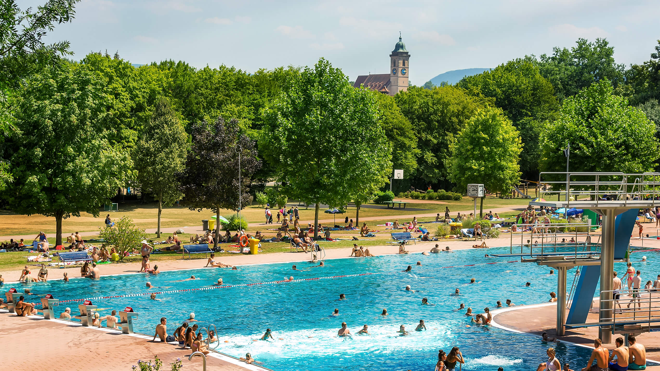 Bahnenziehen und Badespaß für Groß und Klein im Nürtinger Hallenbad