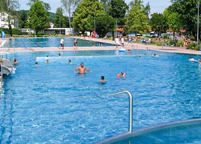 Becken im Freibad Nürtingen